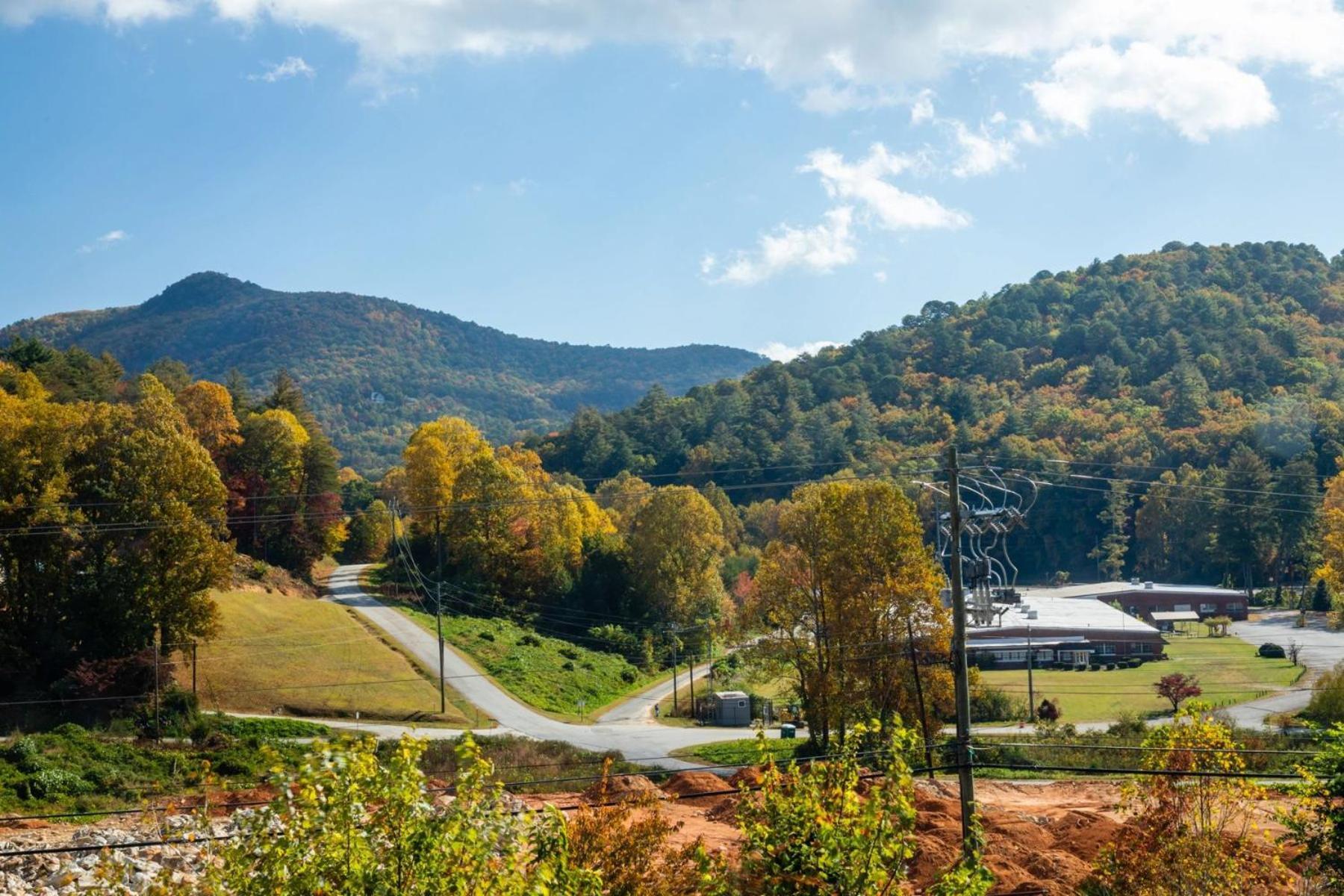 Inn Mountain Aire & 2*
