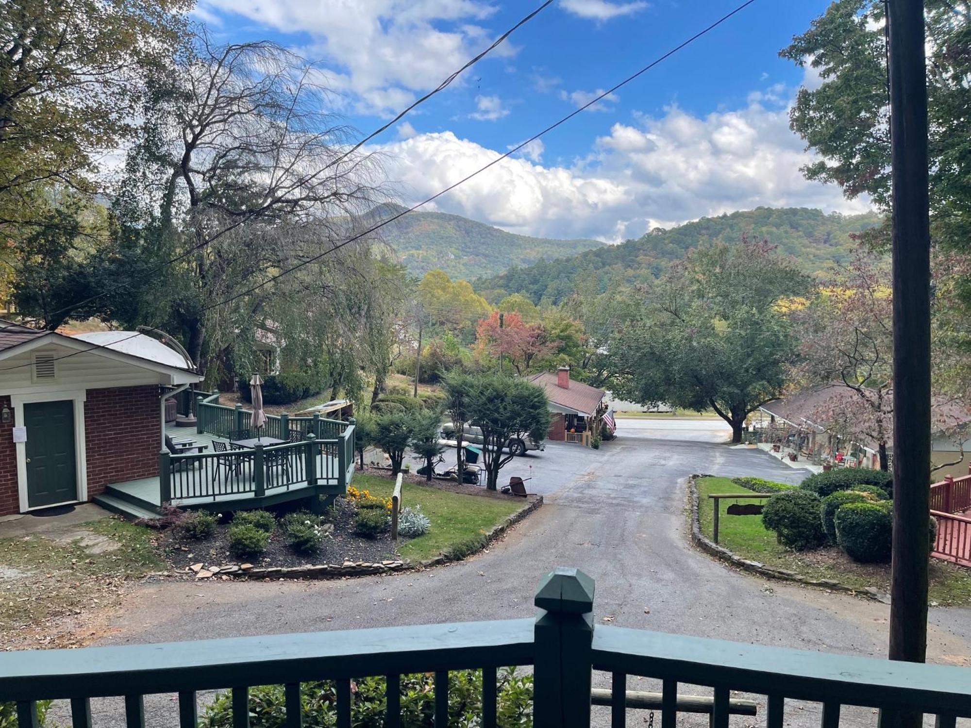 Inn Mountain Aire & 2*